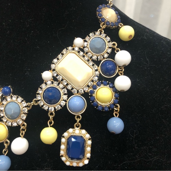 Statement necklace with rhinestones. Very good condition. - Picture 3 of 8